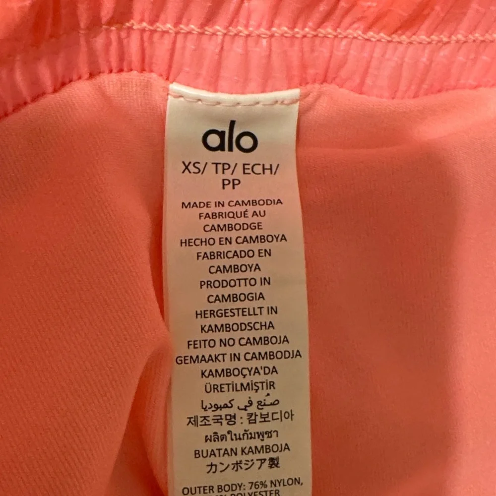 Alo Yoga Women's Game Time Neon Pink Bubblegum Shorts - Picture 6 of 12